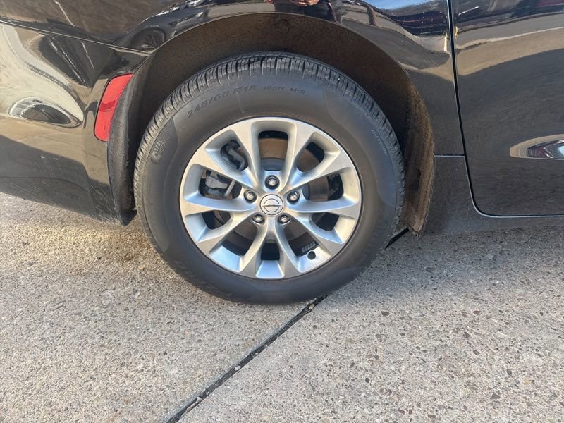 Used 2026 Chrysler Pacifica Select image 7