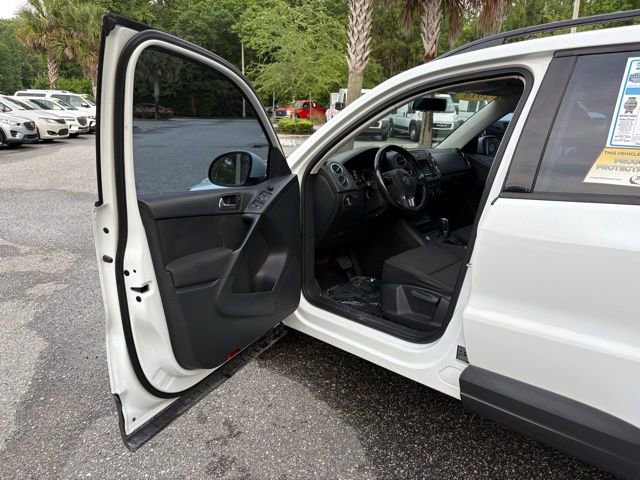 Used 2018 Volkswagen Tiguan Limited w/ Premium Package FWD image 9