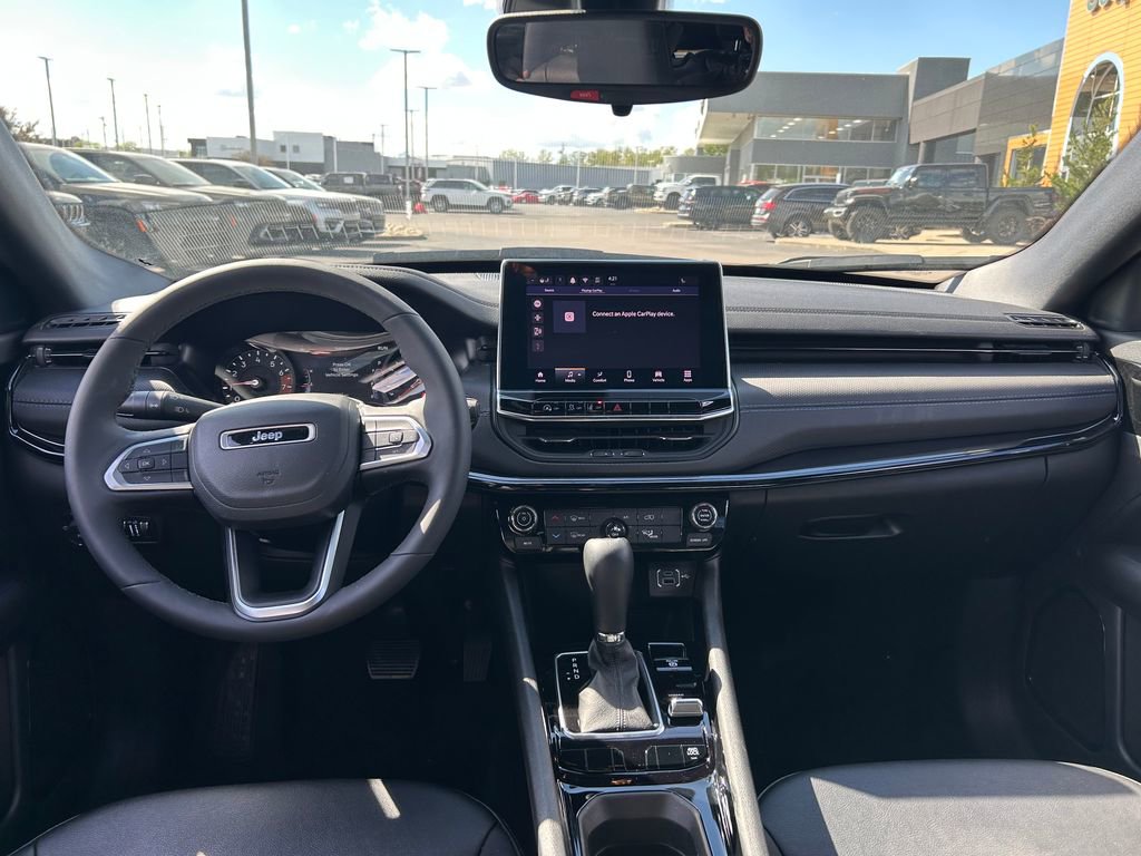 Used 2025 Jeep Compass Latitude w/ Altitude Special Edition AWD/4WD image 9