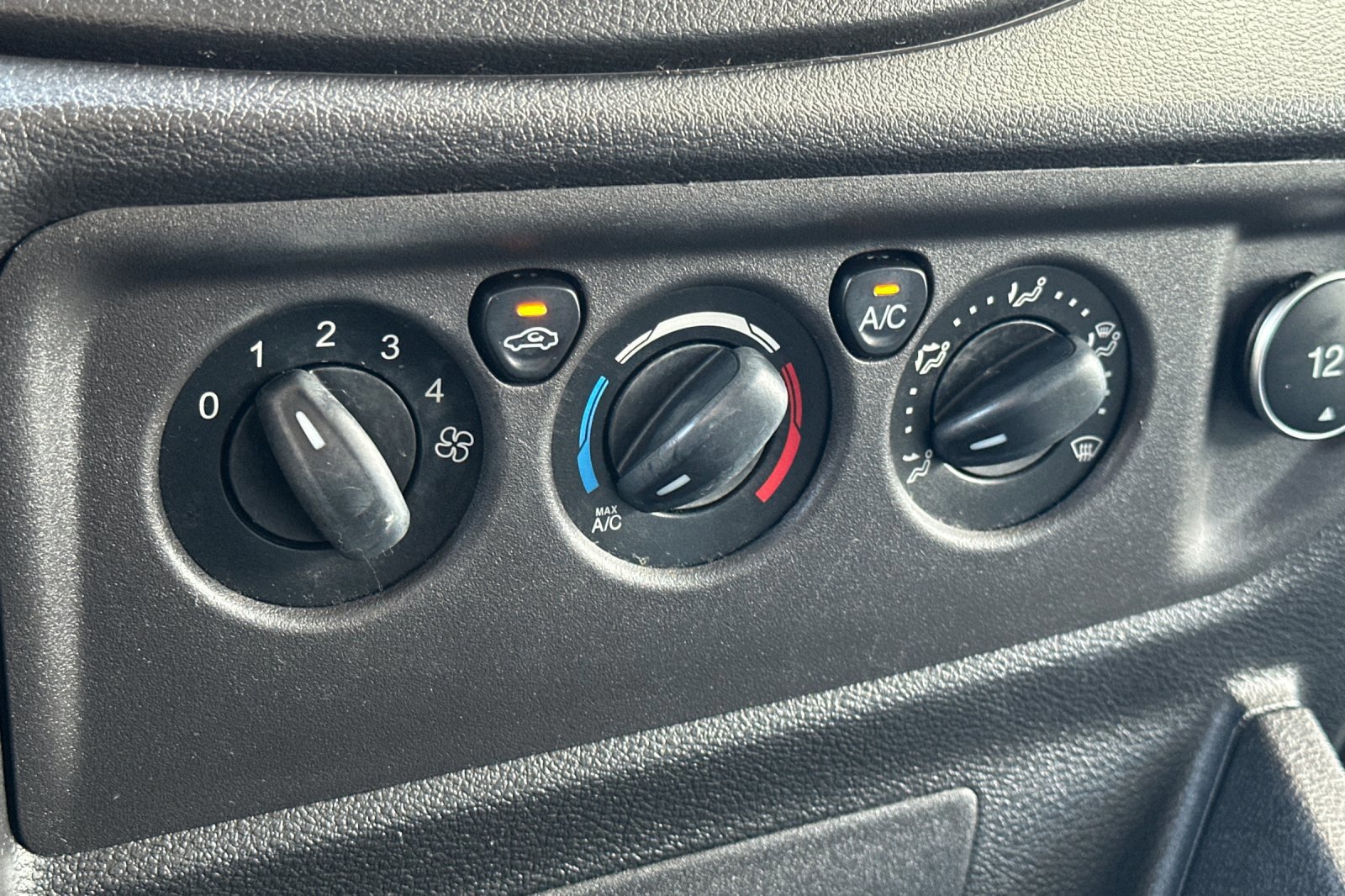 Used 2019 Ford Transit 150 XL image 21