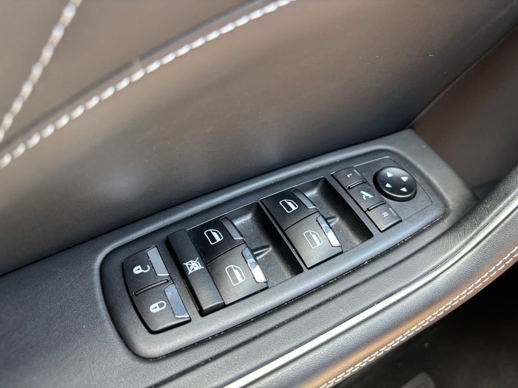 Used 2021 Maserati Levante AWD/4WD image 34