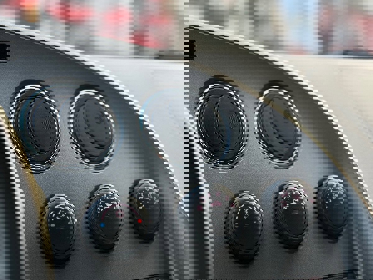 Used 2008 Pontiac Solstice GXP image 22