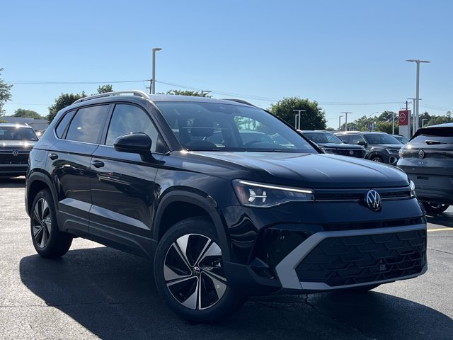 New 2026 Volkswagen Taos SE AWD/4WD image 2