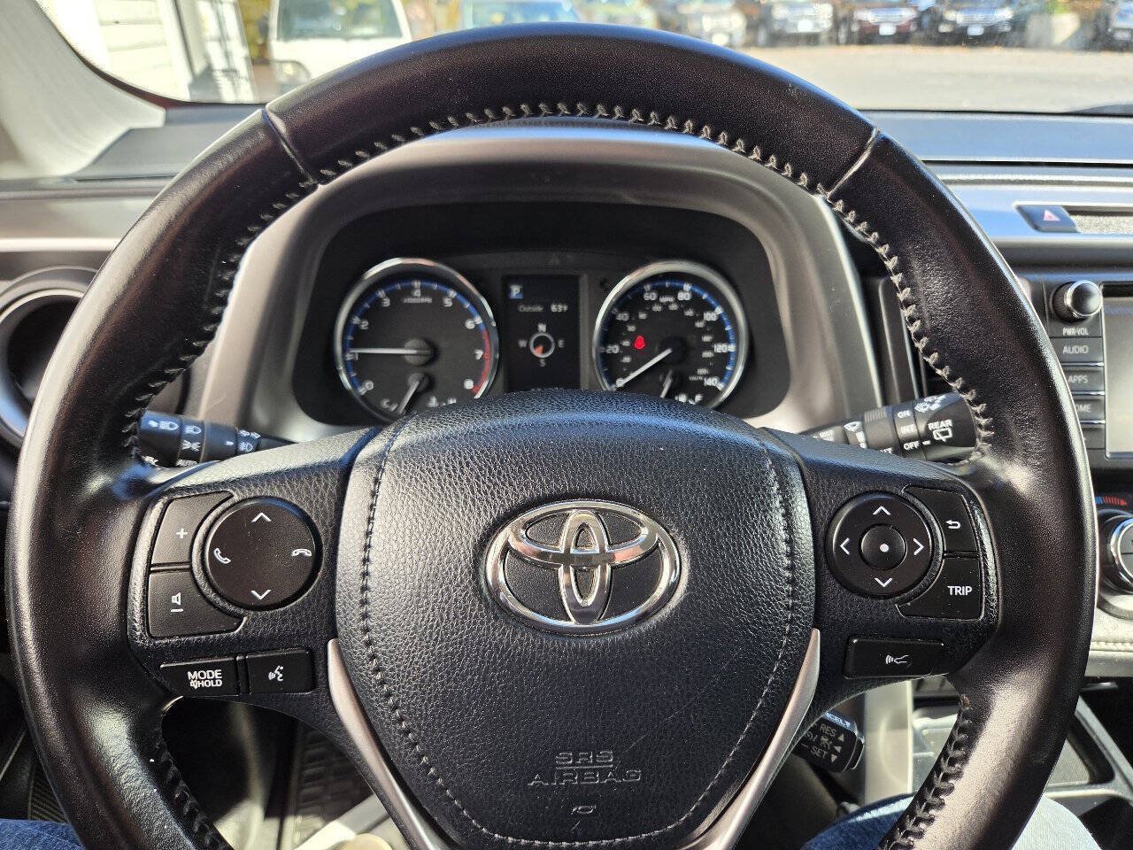 Used 2016 Toyota RAV4 XLE w/ Convenience Package AWD/4WD image 16