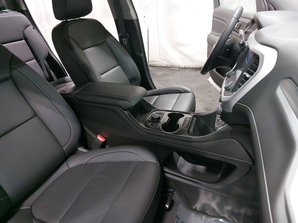 Used 2023 GMC Acadia SLT w/ Trailering Package image 10
