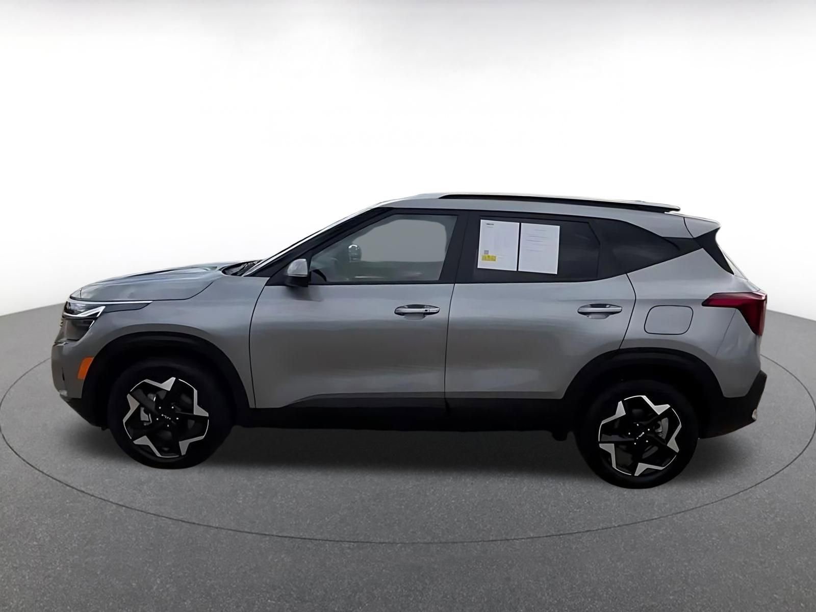 Used 2025 Kia Seltos S image 9