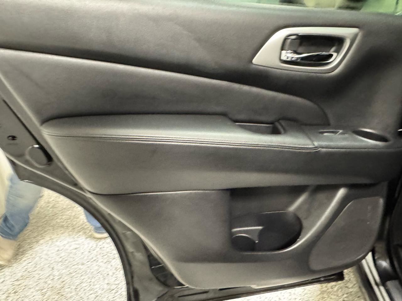 Used 2019 Nissan Pathfinder SV AWD/4WD image 18