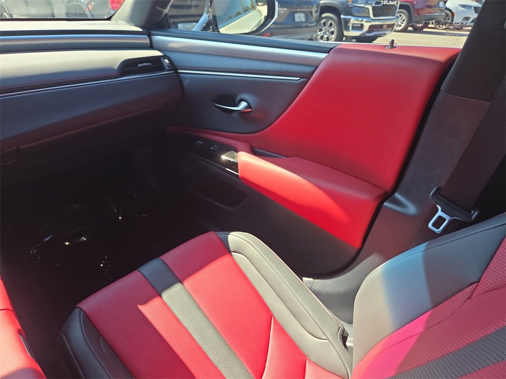 Used 2023 Lexus ES 300h F Sport image 18