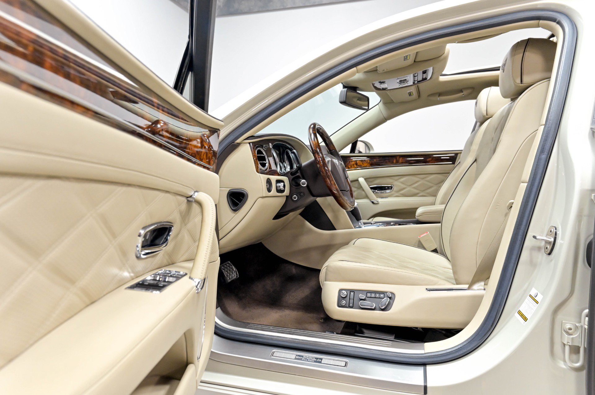 Used 2015 Bentley Flying Spur W12 AWD/4WD image 11