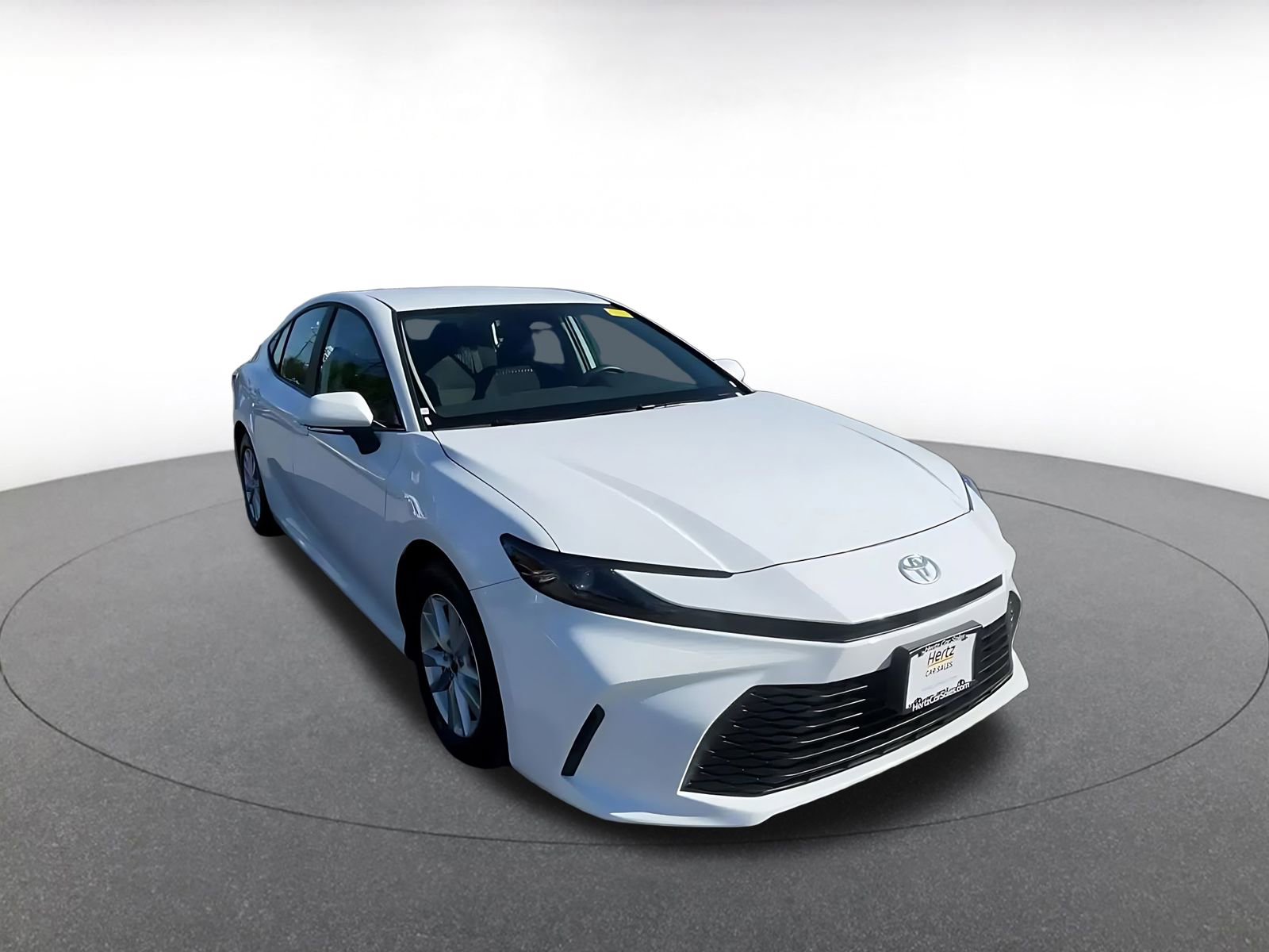 Used 2025 Toyota Camry LE image 3