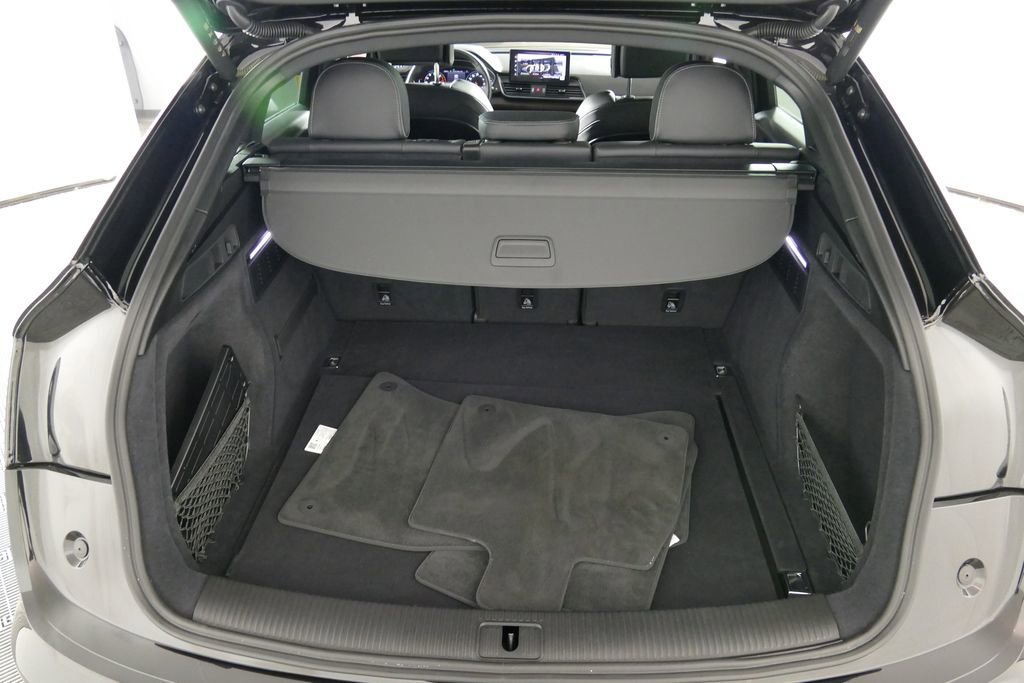 Used 2025 Audi Q5 2.0T Premium image 3