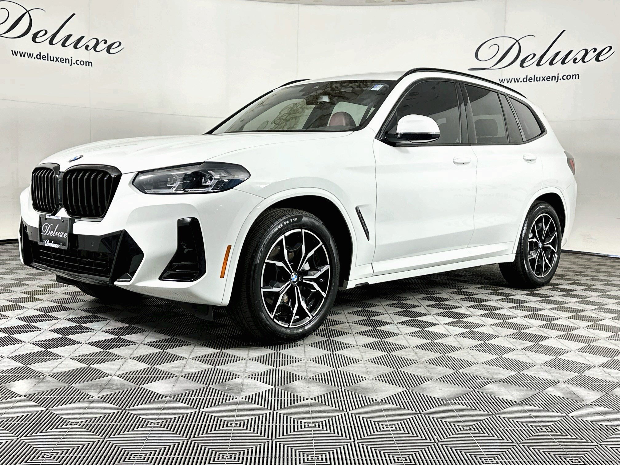 Used 2024 BMW X3 xDrive30i w/ Premium Package AWD/4WD image 3
