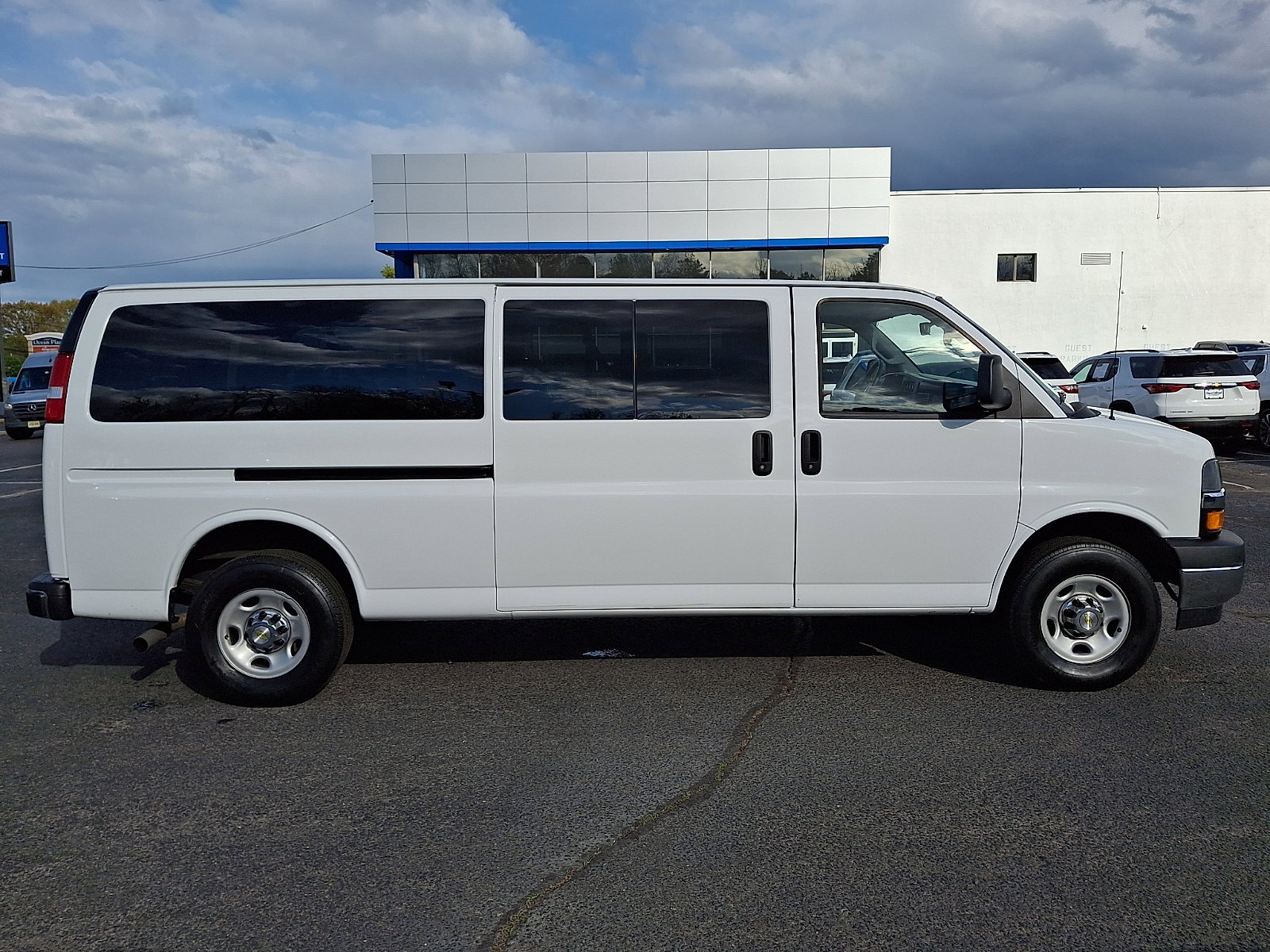 Used 2024 Chevrolet Express 3500 LT w/ LT Preferred Equipment Group RWD image 8