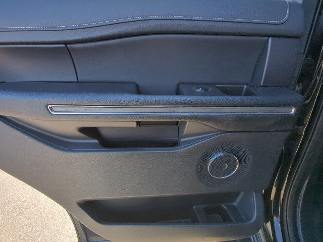 Used 2024 Ford Expedition XLT AWD/4WD image 30