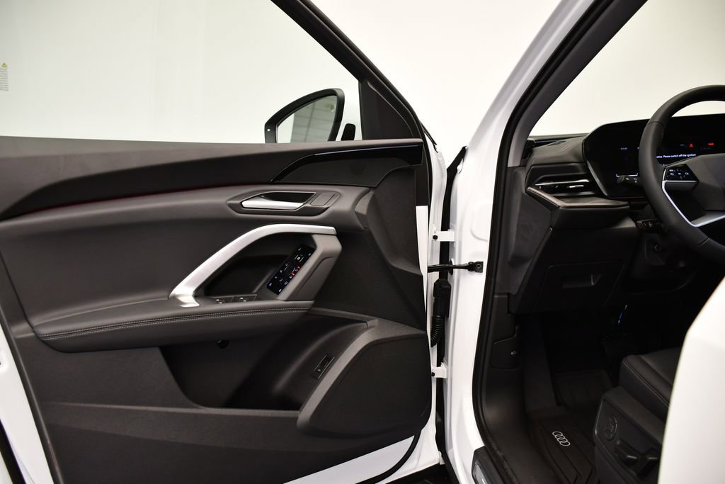 Used 2025 Audi Q5 Premium w/ Convenience Package image 31