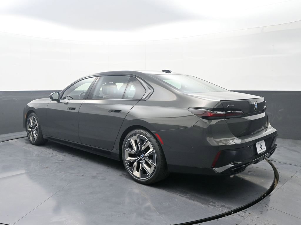 Used 2023 BMW 760i xDrive w/ Executive Package image 5