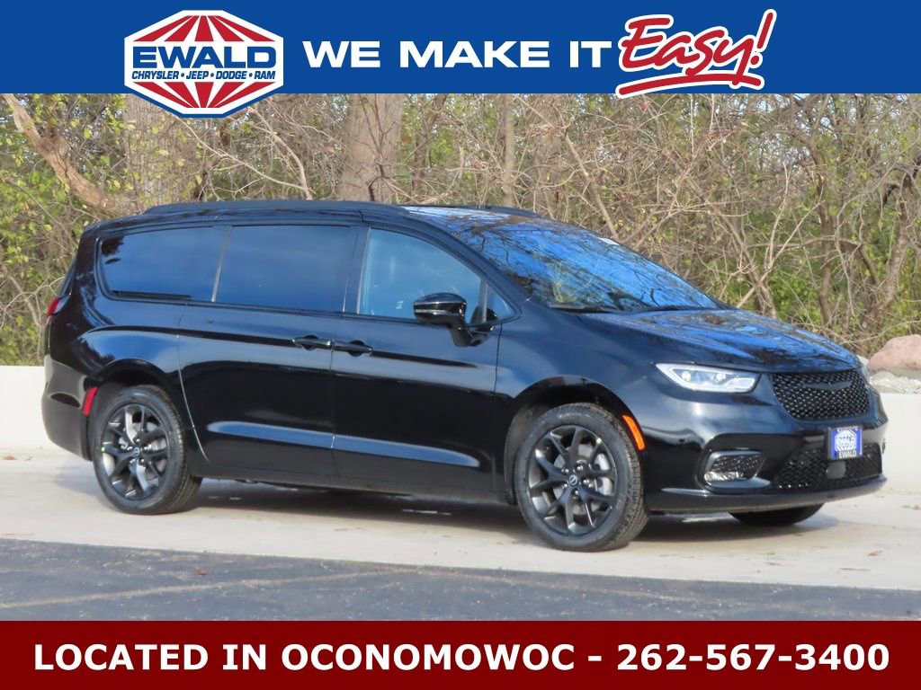 New 2026 Chrysler Pacifica Limited w/ S Appearance Package