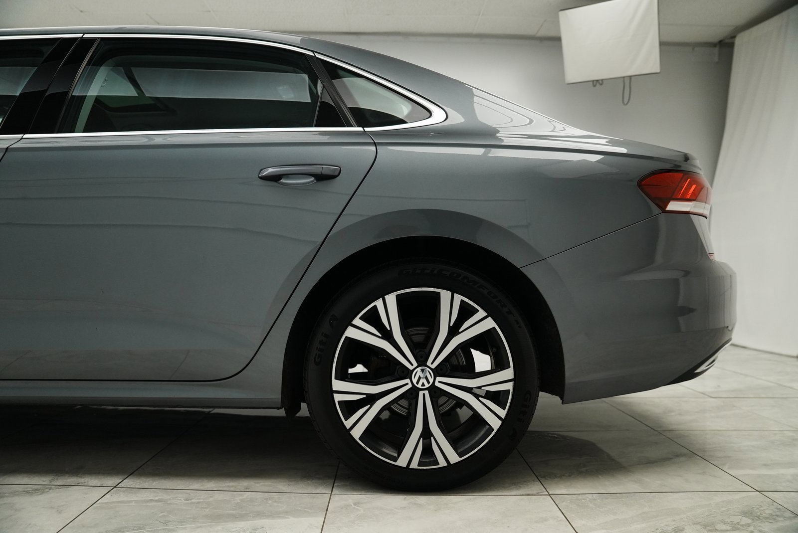 Used 2022 Volkswagen Passat 2.0T SE image 11