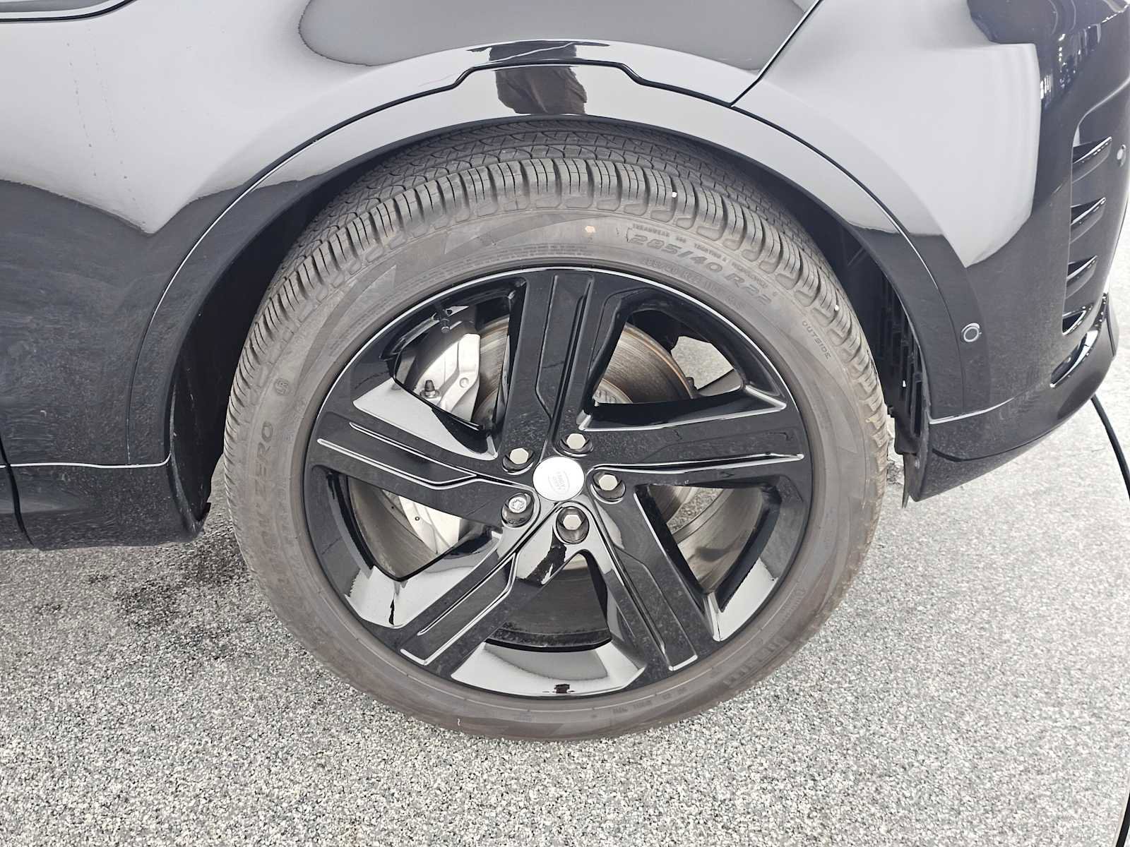 Used 2025 Land Rover Discovery Dynamic SE image 9