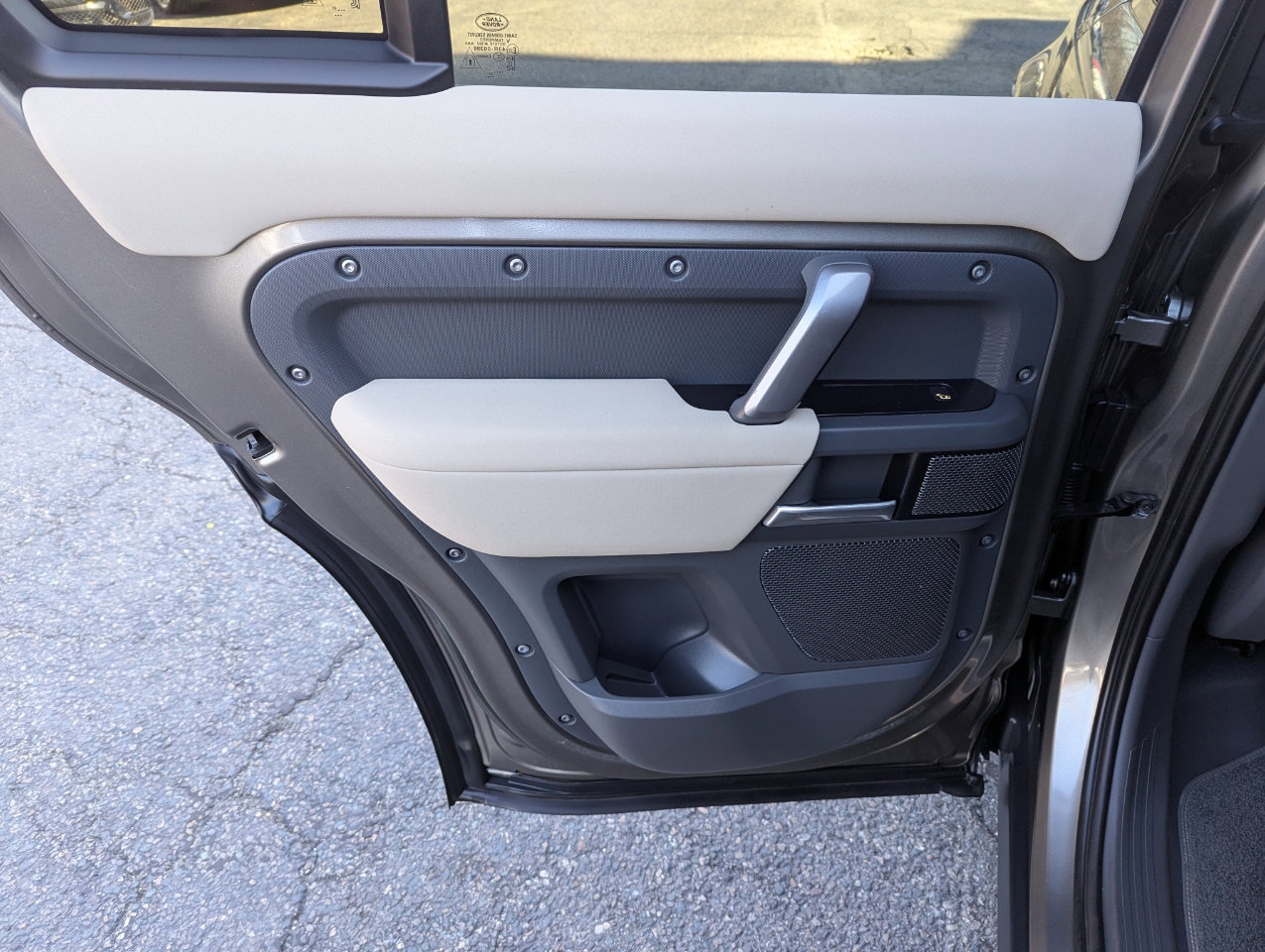 Used 2023 Land Rover Defender 110 X-Dynamic SE image 40