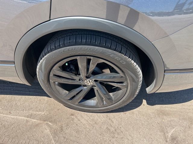 Used 2024 Volkswagen Tiguan SE R-Line image 20