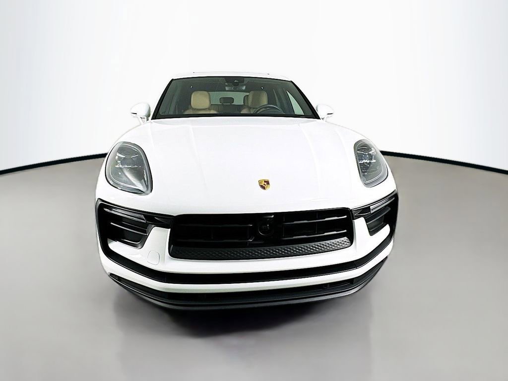 Used 2025 Porsche Macan image 6