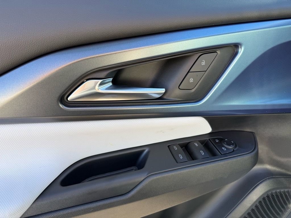 New 2026 Chevrolet Equinox EV LT image 9