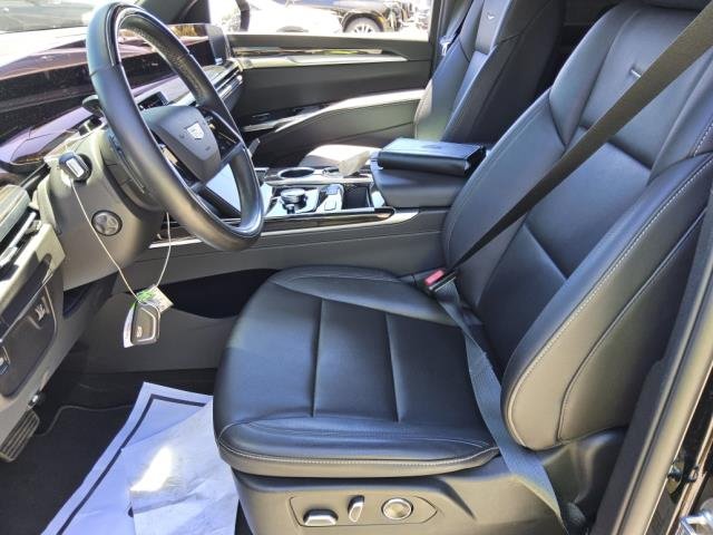 Used 2025 Cadillac Escalade ESV Luxury RWD image 15