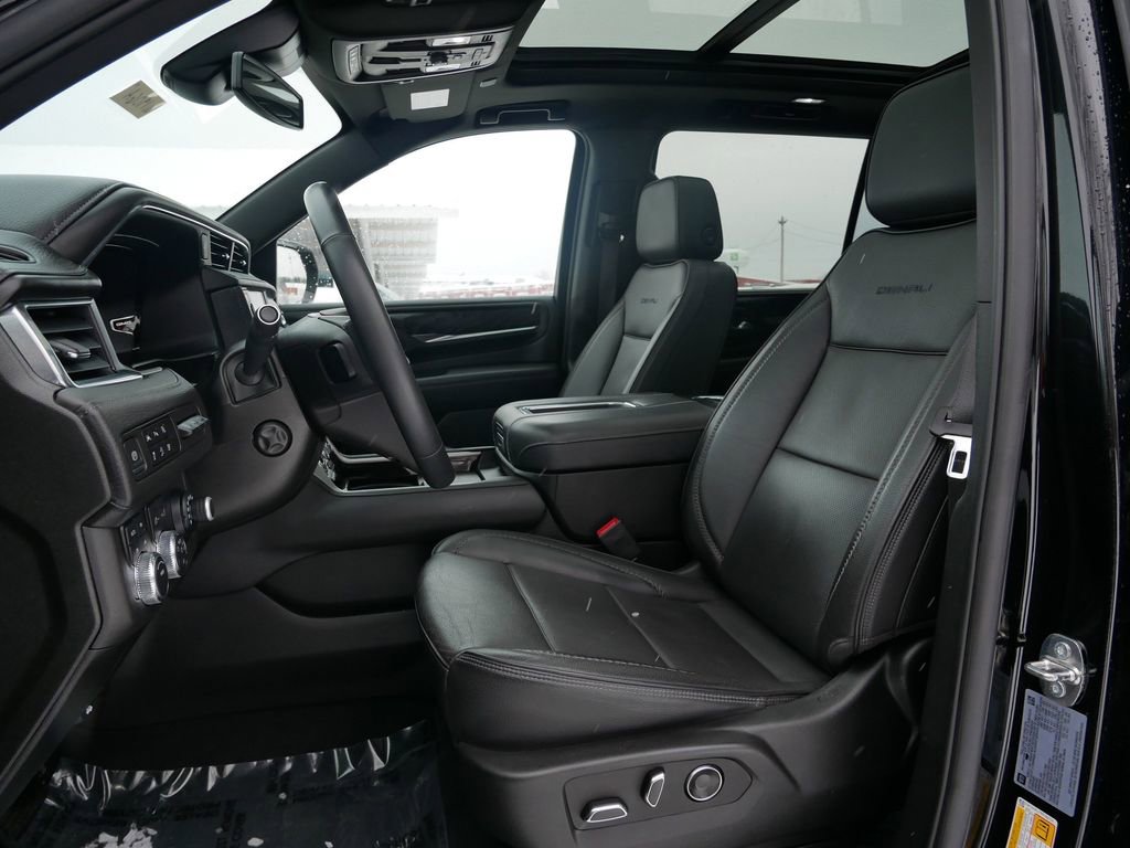 Used 2023 GMC Yukon XL Denali image 15