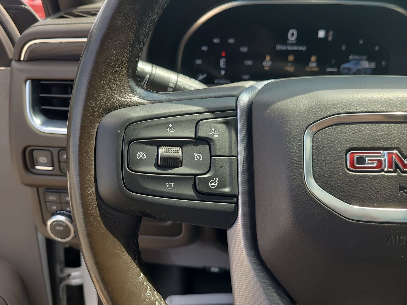 Used 2022 GMC Yukon SLT AWD/4WD image 30