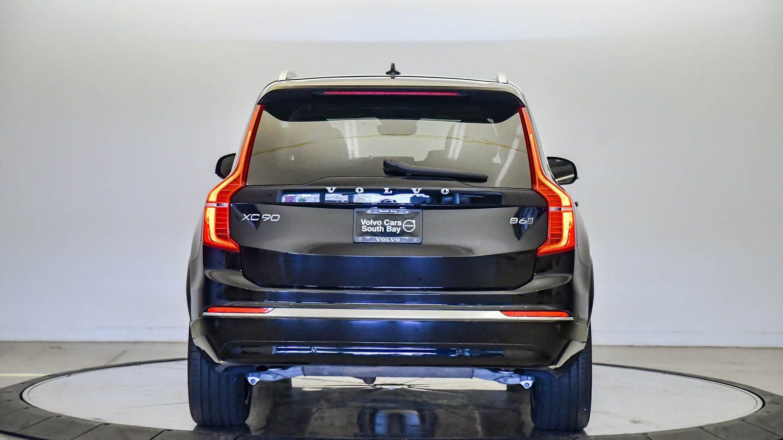Used 2025 Volvo XC90 B6 Plus image 3