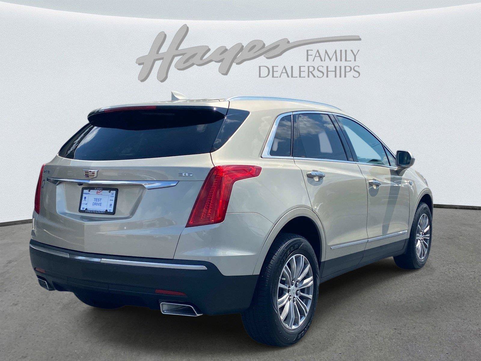Used 2017 Cadillac XT5 Luxury w/ Driver Awareness Package FWD image 3