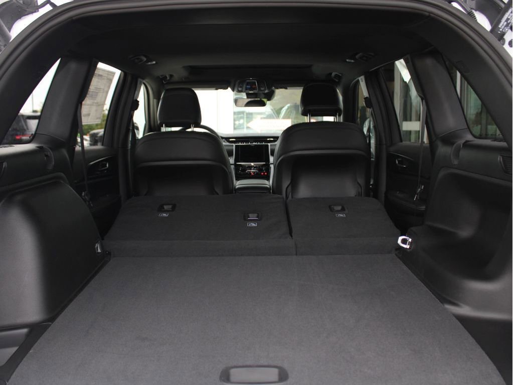 New 2025 Jeep Grand Cherokee Altitude image 30