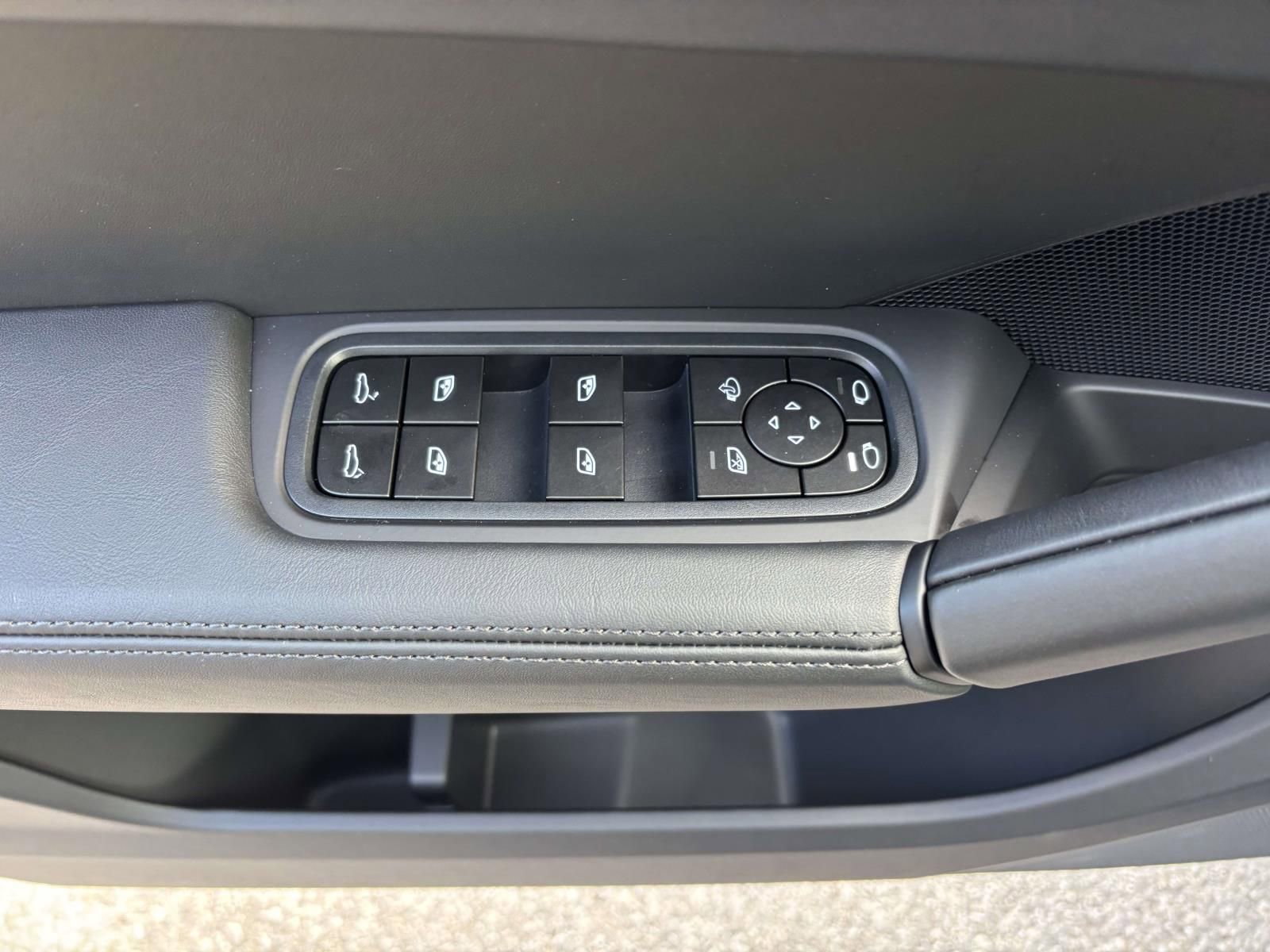 New 2026 Porsche Cayenne S image 24