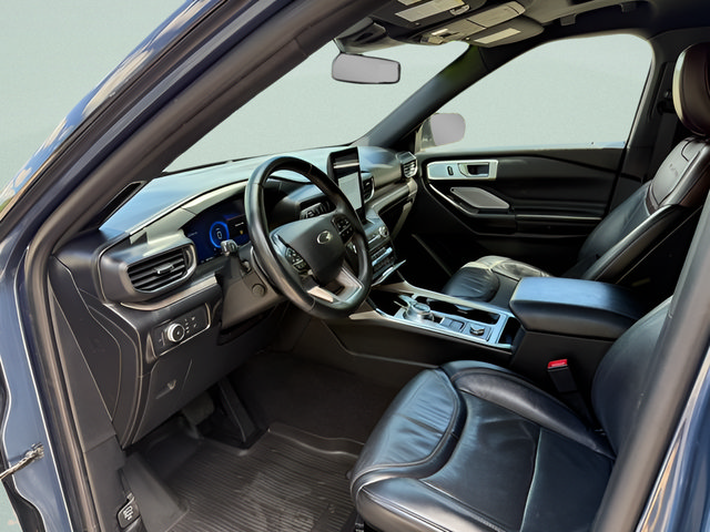 Used 2020 Ford Explorer Platinum w/ Premium Technology Package AWD/4WD image 4