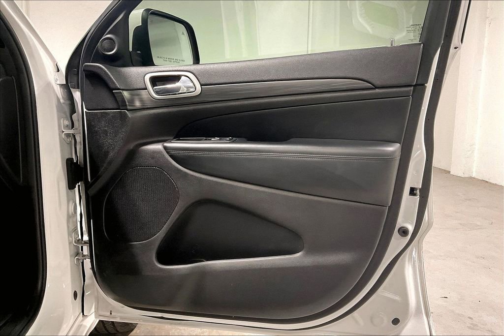 Used 2019 Jeep Grand Cherokee Altitude image 23