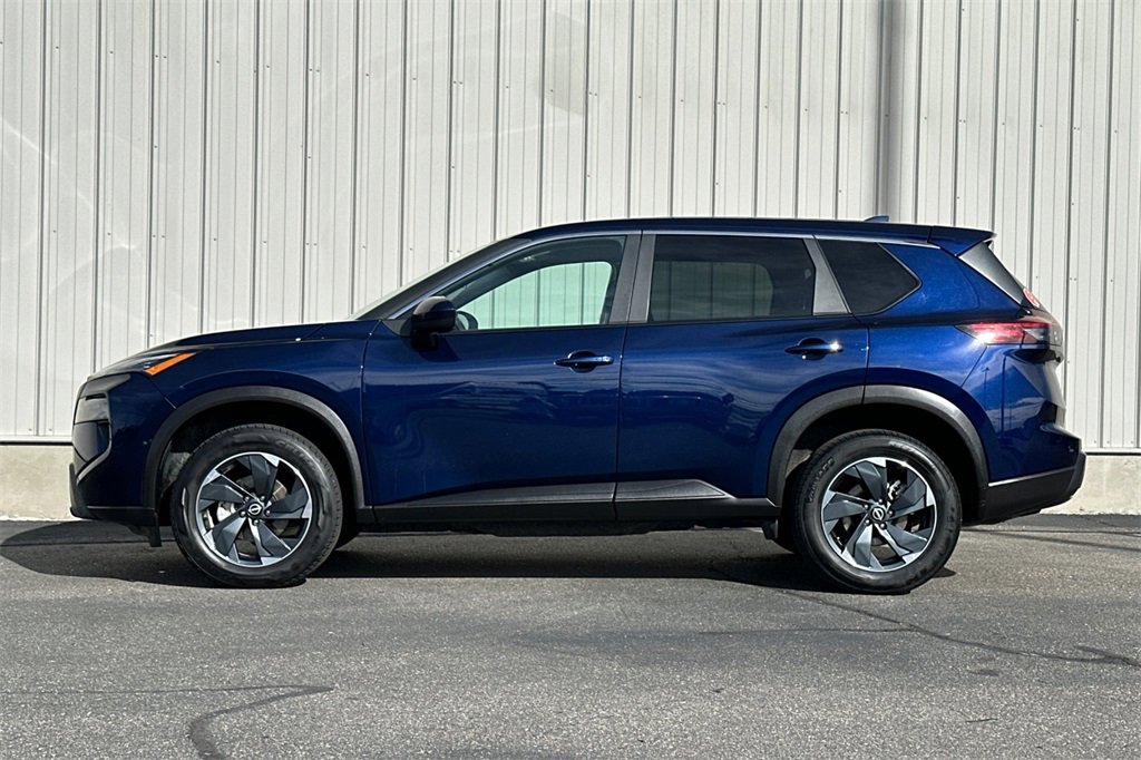 Used 2025 Nissan Rogue SV image 8