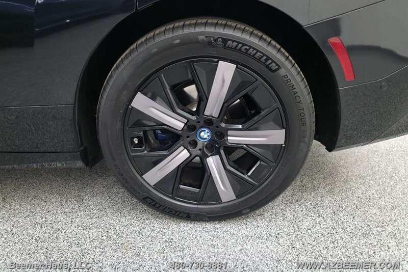 Used 2024 BMW iX xDrive50 w/ Sport Package AWD/4WD image 19
