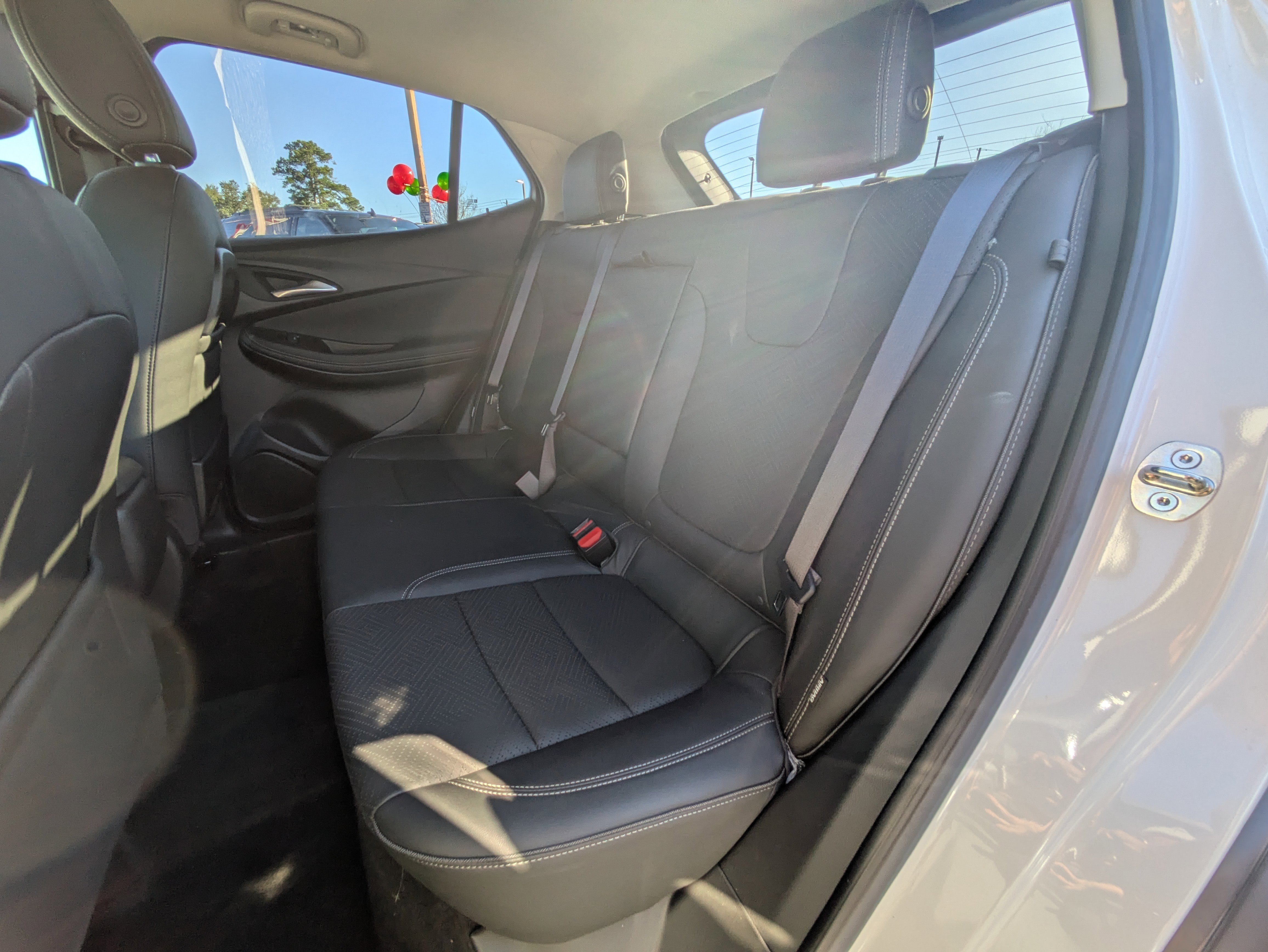 Used 2022 Buick Encore GX Essence w/ Advanced Technology Package image 9