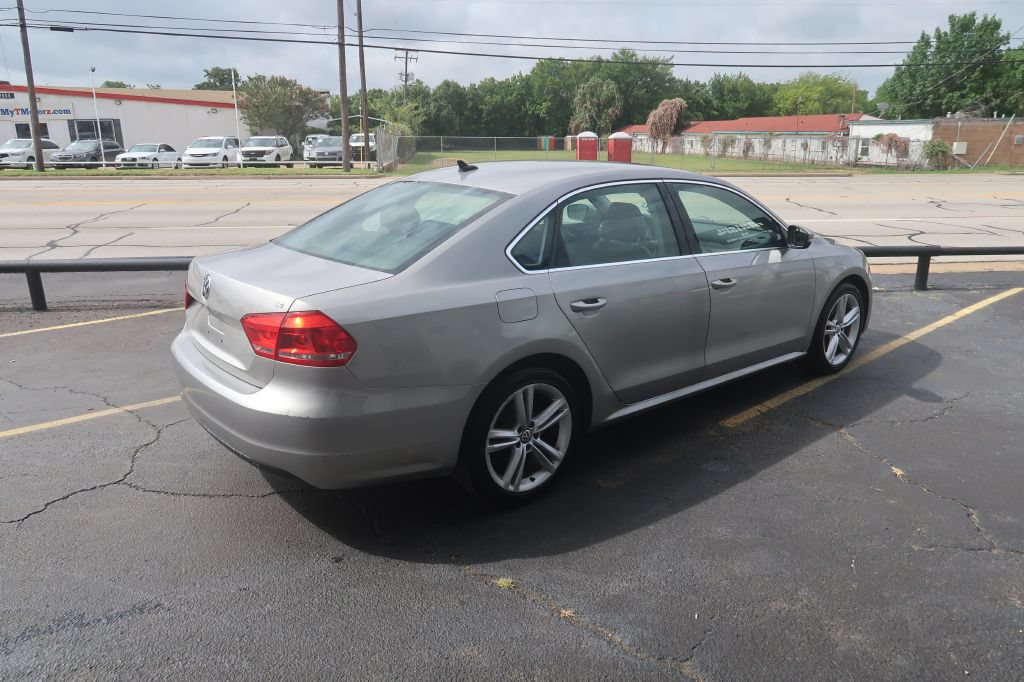 Used 2014 Volkswagen Passat 2.5 SE FWD image 3