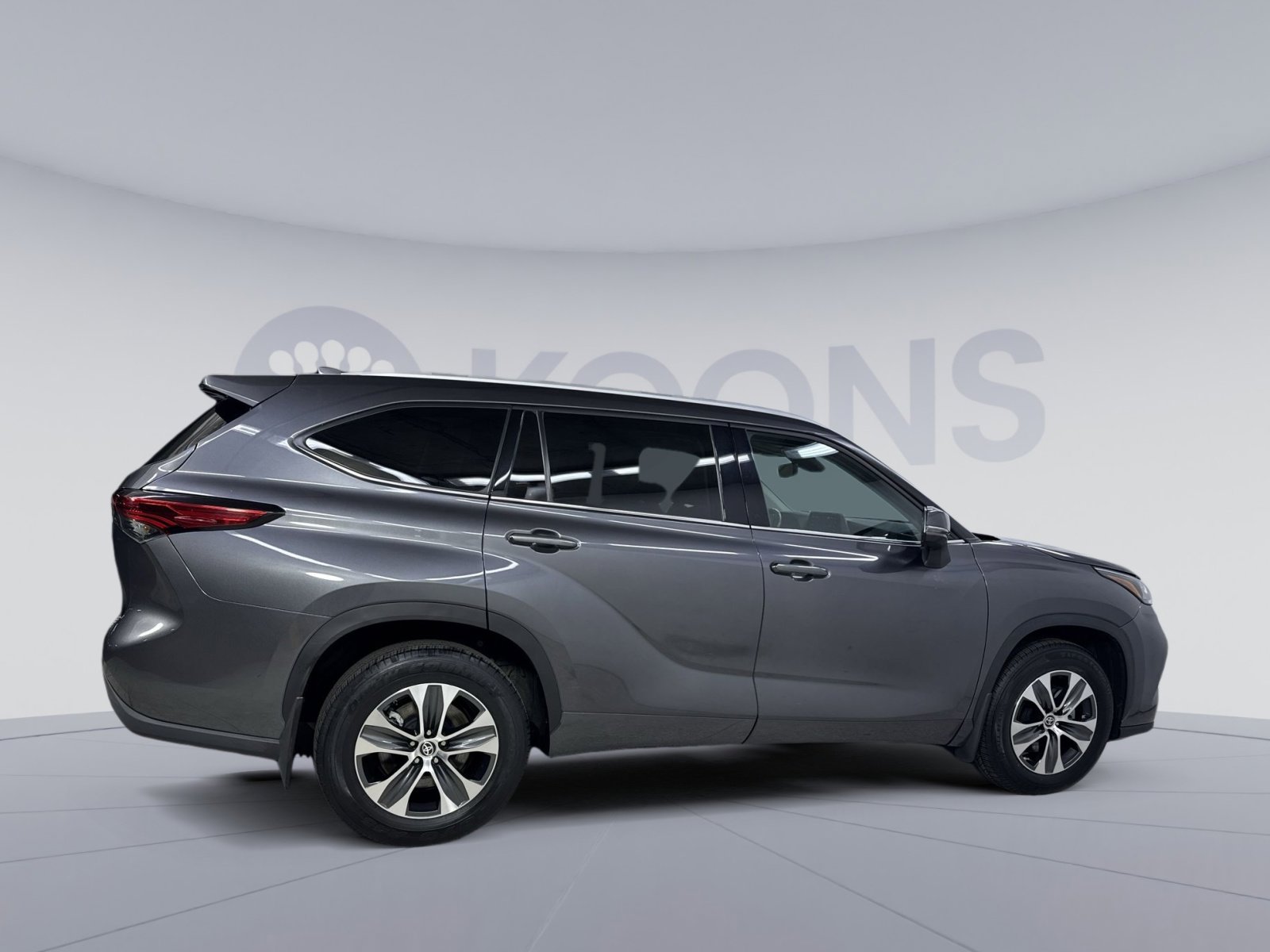 Used 2022 Toyota Highlander XLE FWD image 21