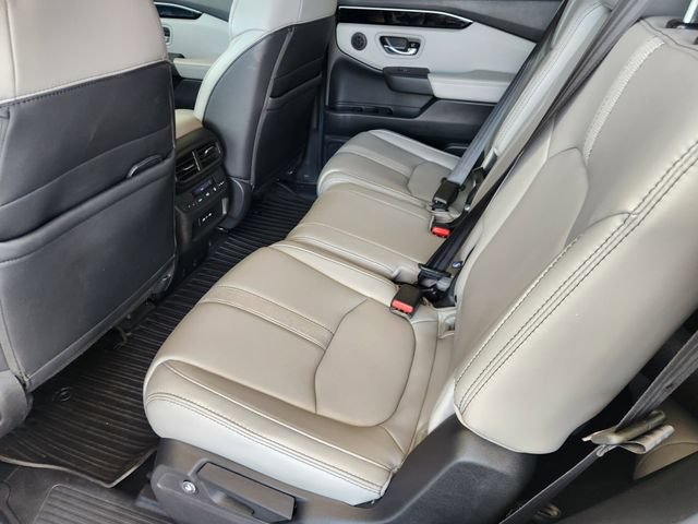 Used 2025 Honda Pilot Touring image 32