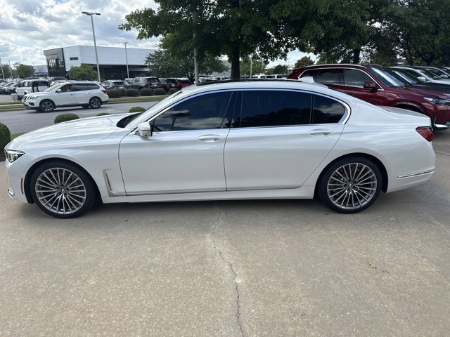 Used 2021 BMW 750i xDrive image 2