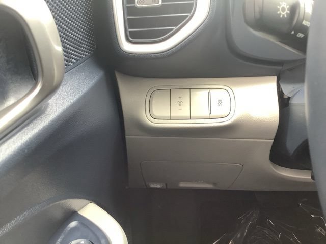 Certified 2025 Hyundai Venue Limited FWD image 18