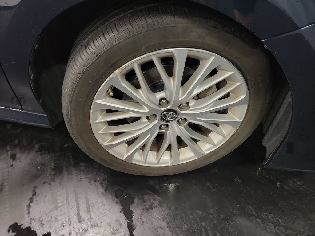 Used 2019 Toyota Camry XLE FWD image 10