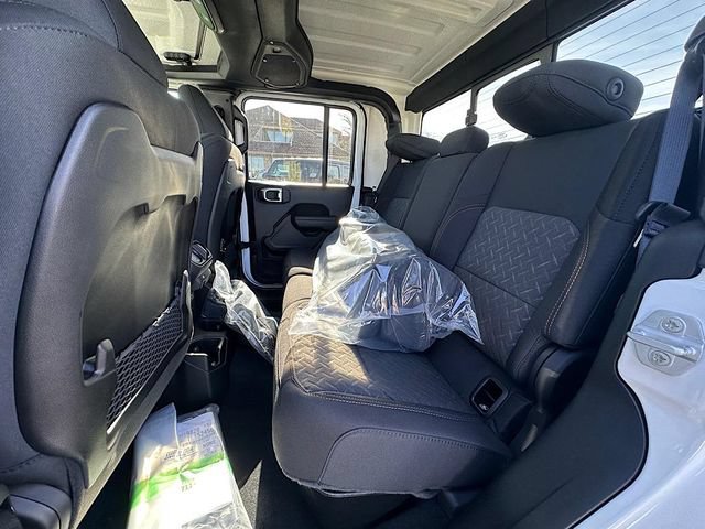 New 2026 Jeep Gladiator Mojave w/ Technology Group AWD/4WD image 18