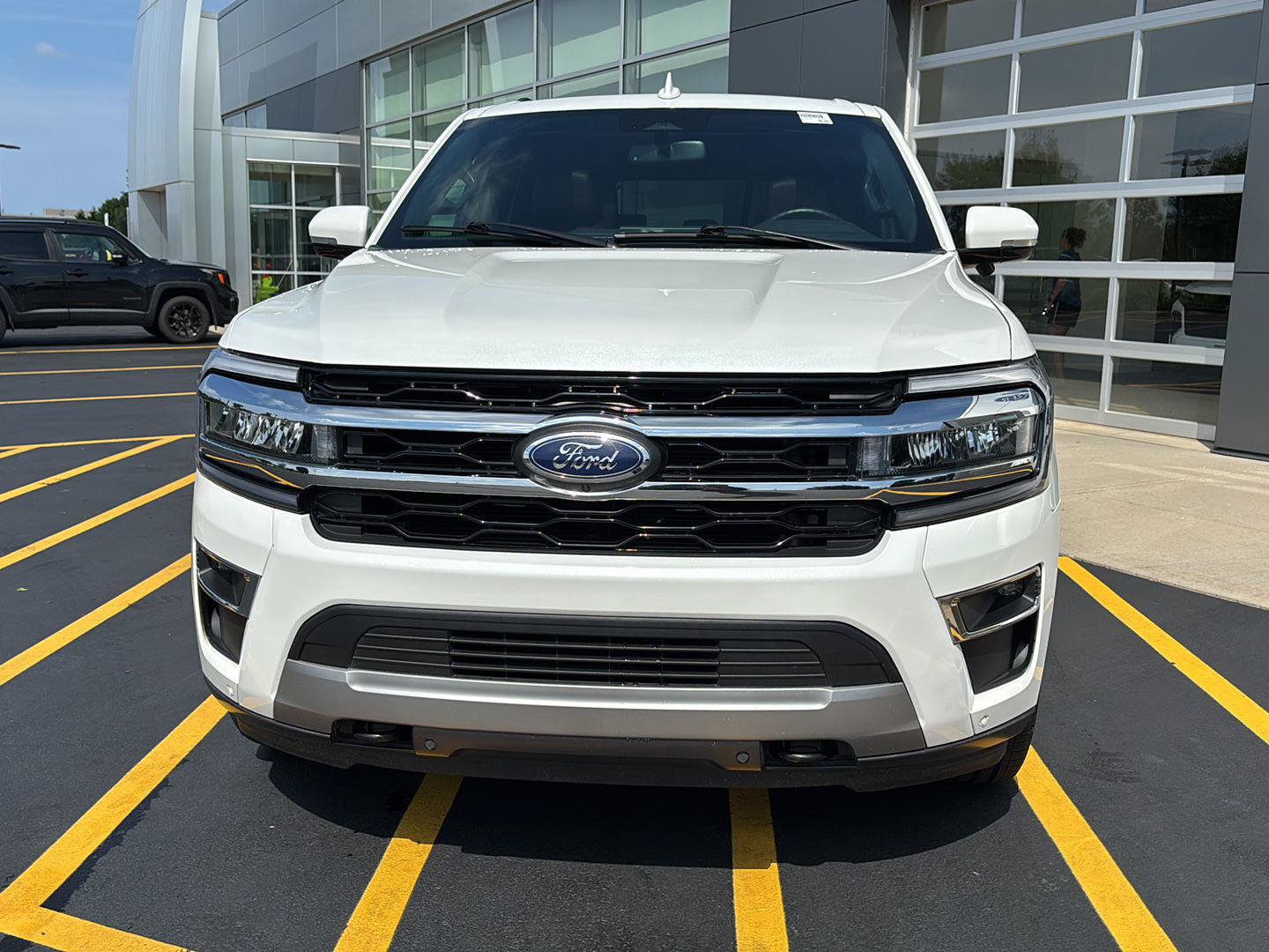 Used 2023 Ford Expedition Limited AWD/4WD image 4