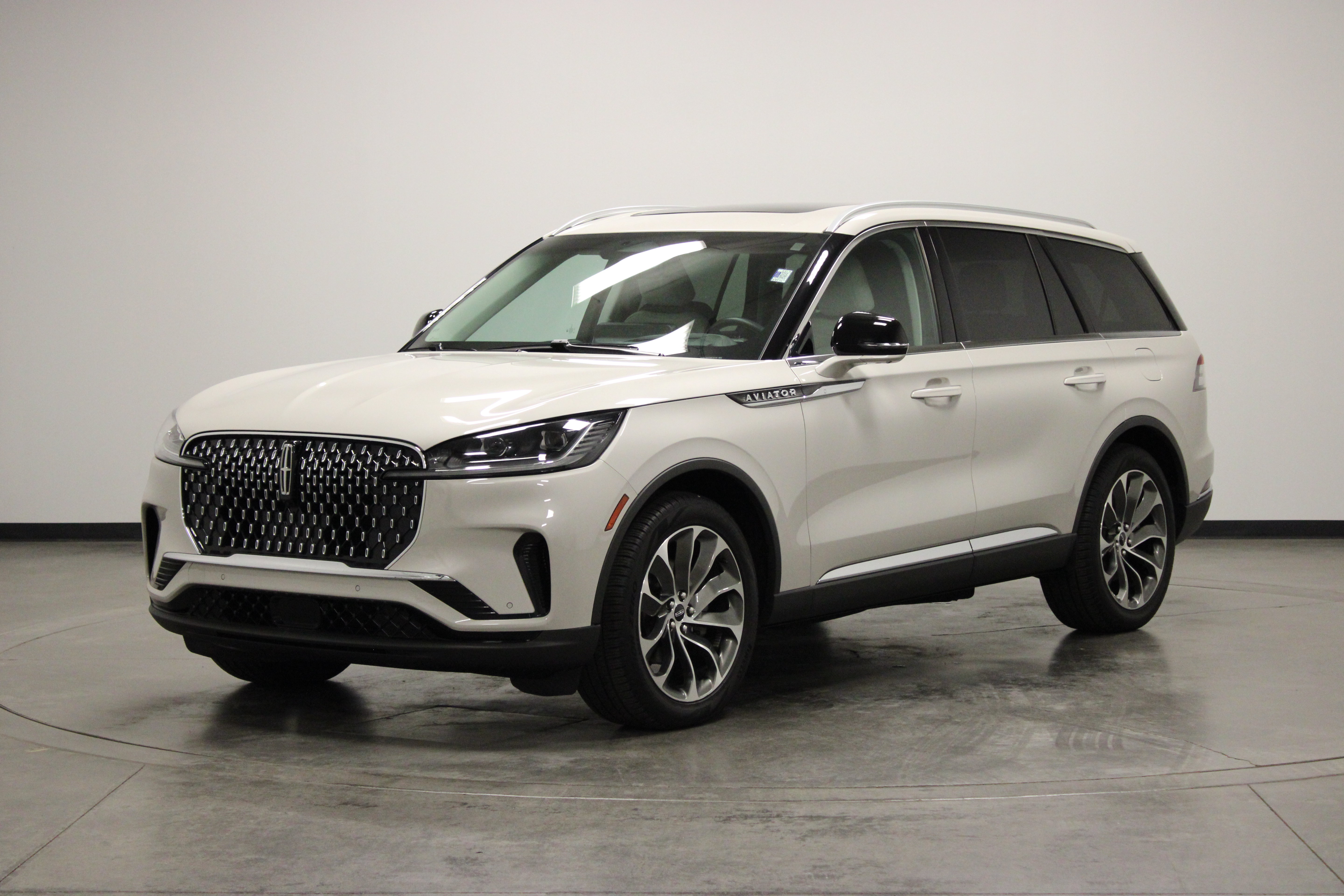 Used 2025 Lincoln Aviator Reserve w/ Illumination Package RWD image 4