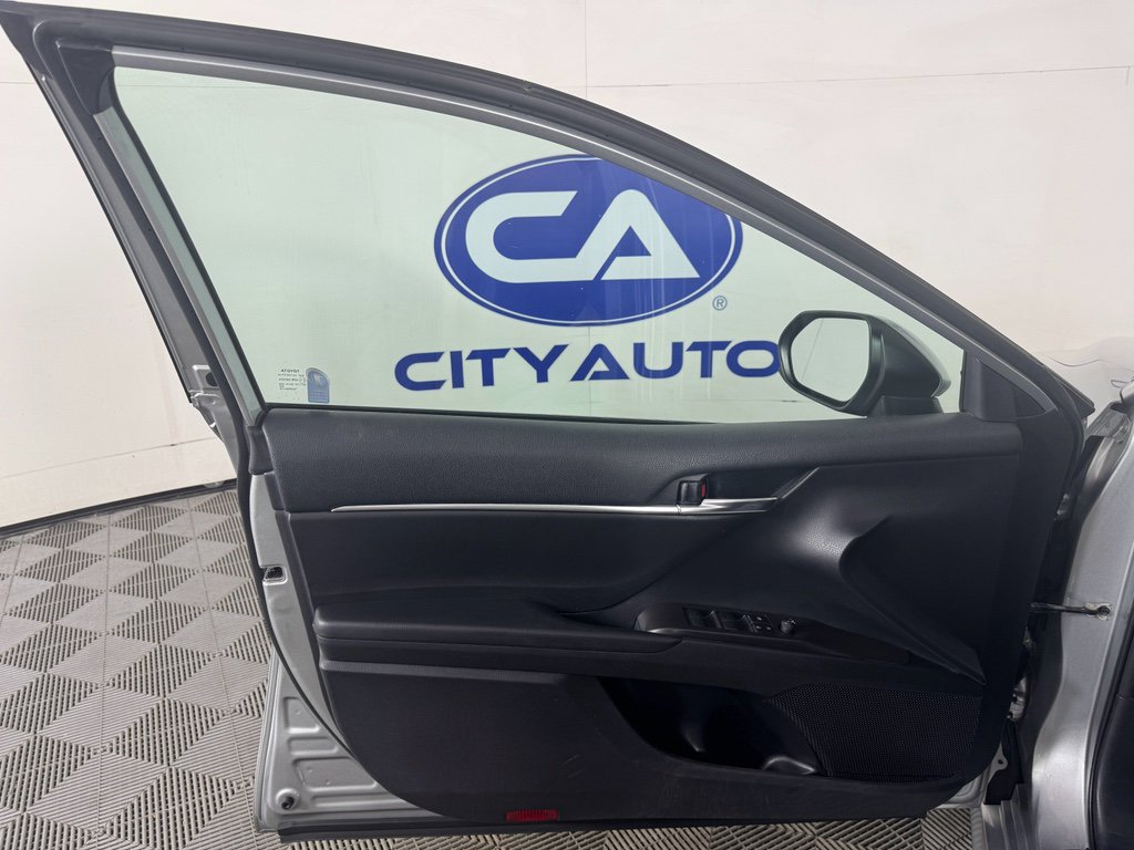 Used 2021 Toyota Camry LE image 14