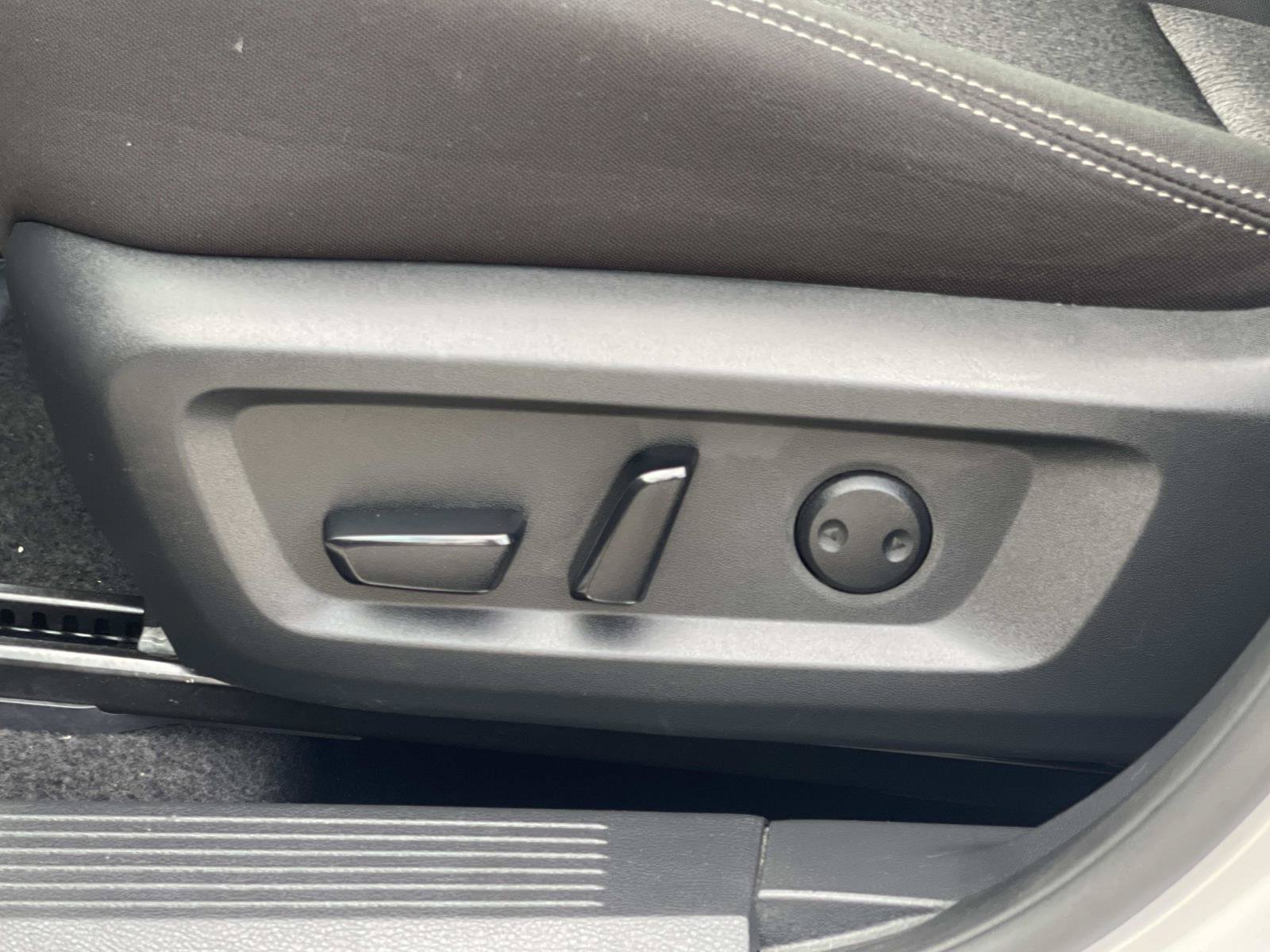 Used 2024 Nissan Rogue SV FWD image 18